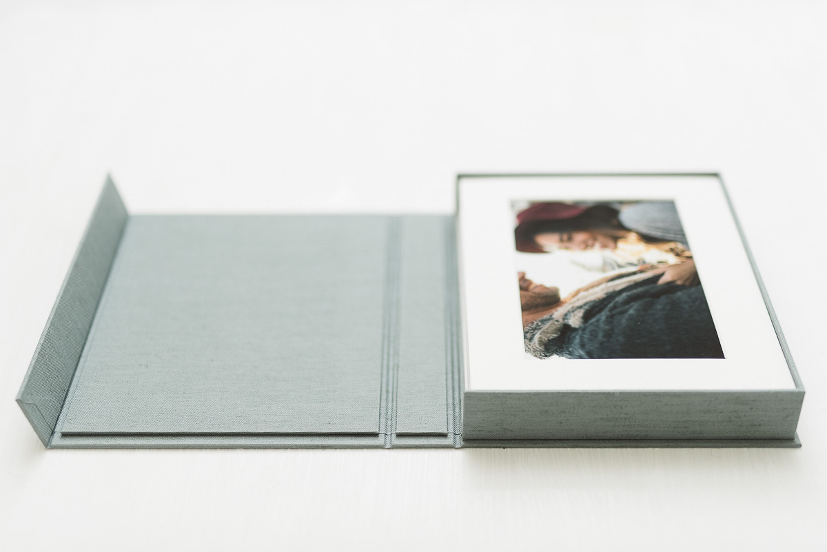 ProofBoxMattPrints_SlateBlue_Aluna_by_RominaIvancic_for_Kala_albums_Europe_handmade_wedding_books_albums(4)